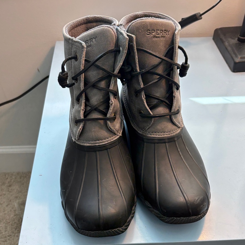 GUC Sperry size 10 duck boots